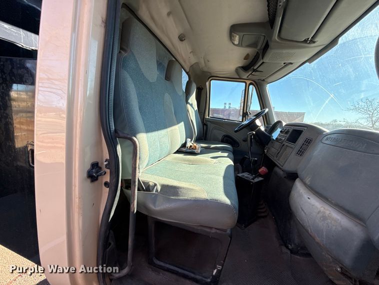 image for item ES5654 2003 International 4200 dump truck