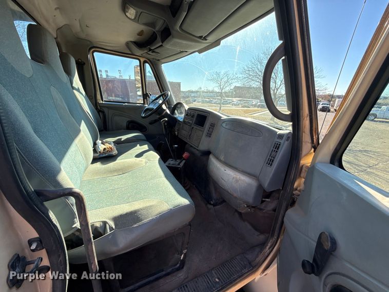 image for item ES5654 2003 International 4200 dump truck