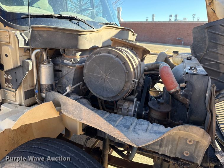 image for item ES5654 2003 International 4200 dump truck