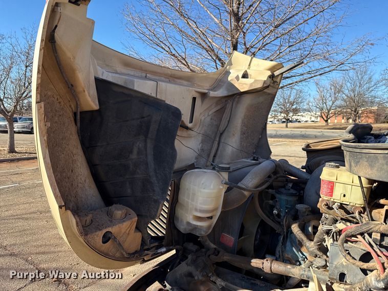 image for item ES5654 2003 International 4200 dump truck