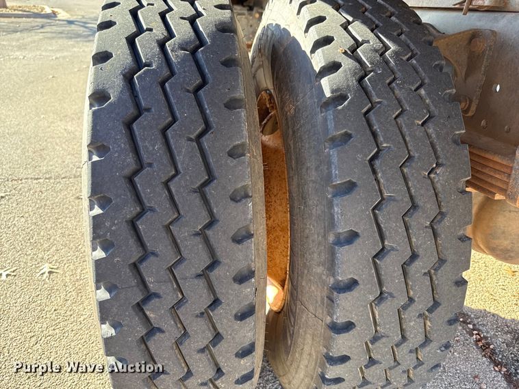 image for item ES5654 2003 International 4200 dump truck