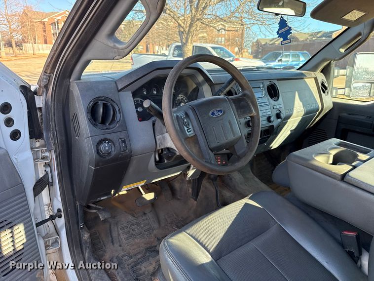 image for item ES5655 2015 Ford F250 Super Duty Crew Cab pickup truck