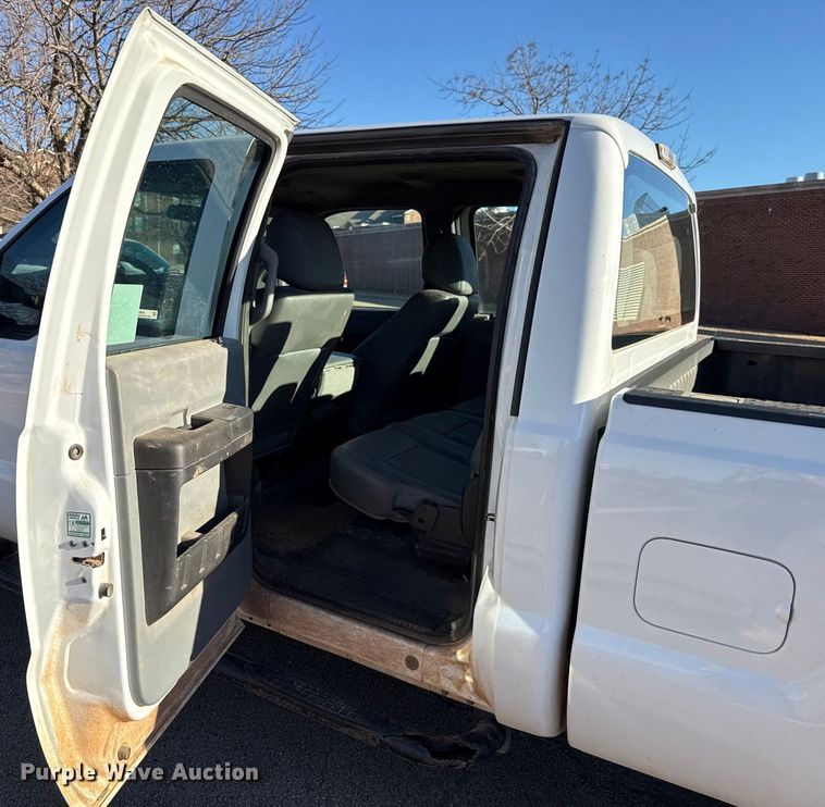 image for item ES5655 2015 Ford F250 Super Duty Crew Cab pickup truck