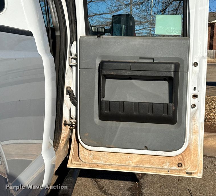 image for item ES5655 2015 Ford F250 Super Duty Crew Cab pickup truck