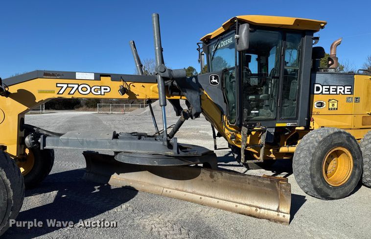image for item ES5672 2009 John Deere 770GP motor grader