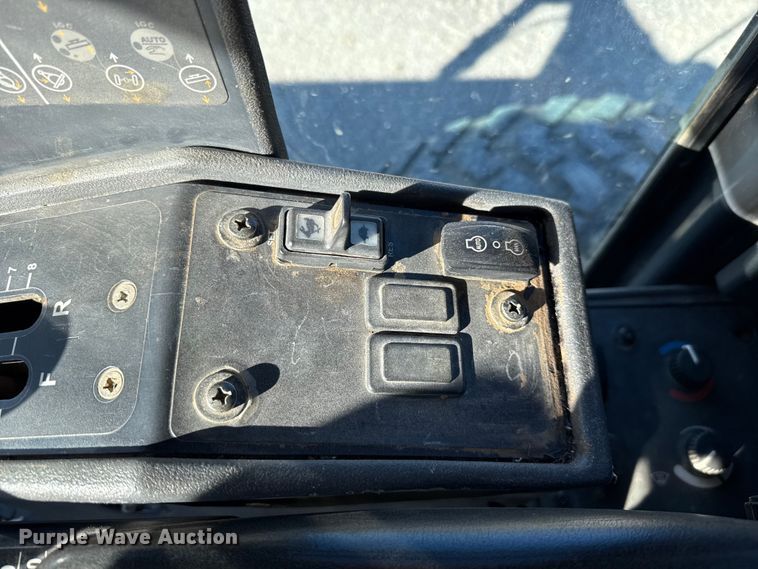 image for item ES5672 2009 John Deere 770GP motor grader