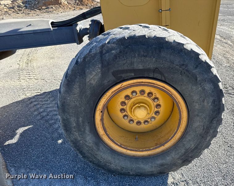 image for item ES5672 2009 John Deere 770GP motor grader