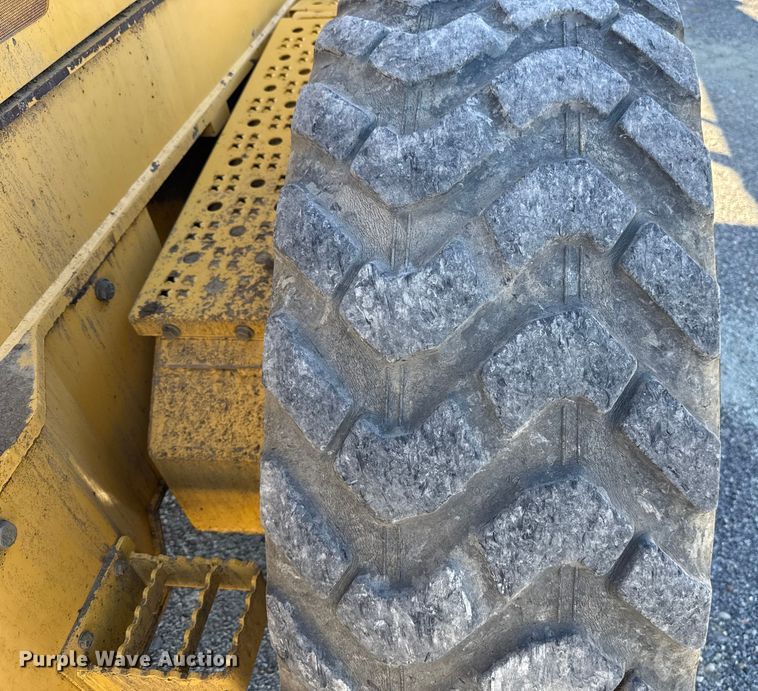 image for item ES5672 2009 John Deere 770GP motor grader