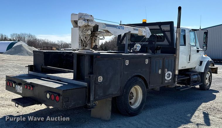 image for item ES5673 2005 International 7300 Crew Cab flatbed truck