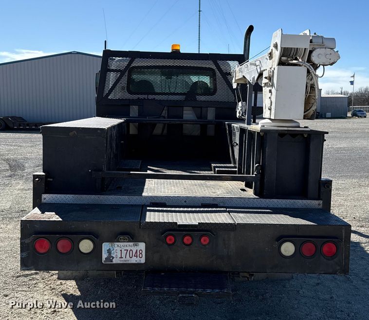 image for item ES5673 2005 International 7300 Crew Cab flatbed truck