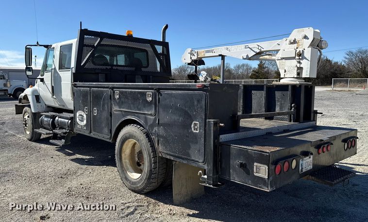 image for item ES5673 2005 International 7300 Crew Cab flatbed truck