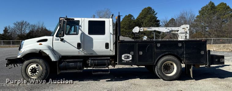 image for item ES5673 2005 International 7300 Crew Cab flatbed truck