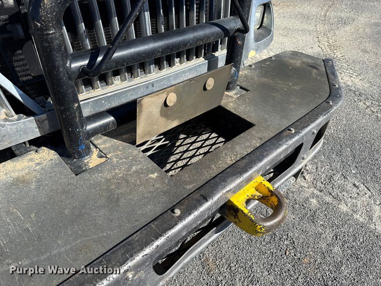 image for item ES5673 2005 International 7300 Crew Cab flatbed truck