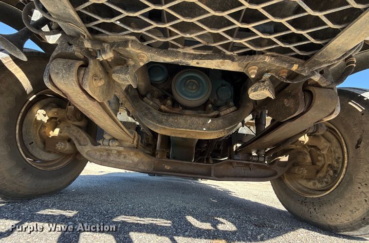 image for item ES5673 2005 International 7300 Crew Cab flatbed truck