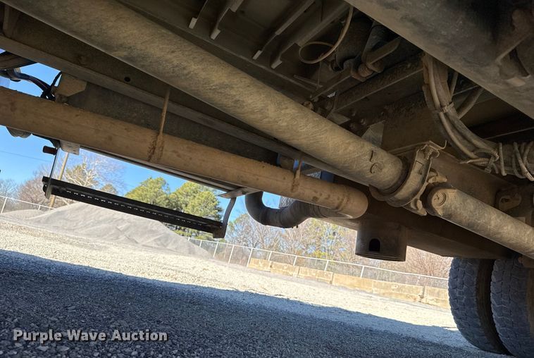 image for item ES5673 2005 International 7300 Crew Cab flatbed truck