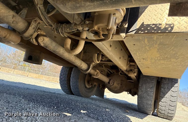 image for item ES5673 2005 International 7300 Crew Cab flatbed truck