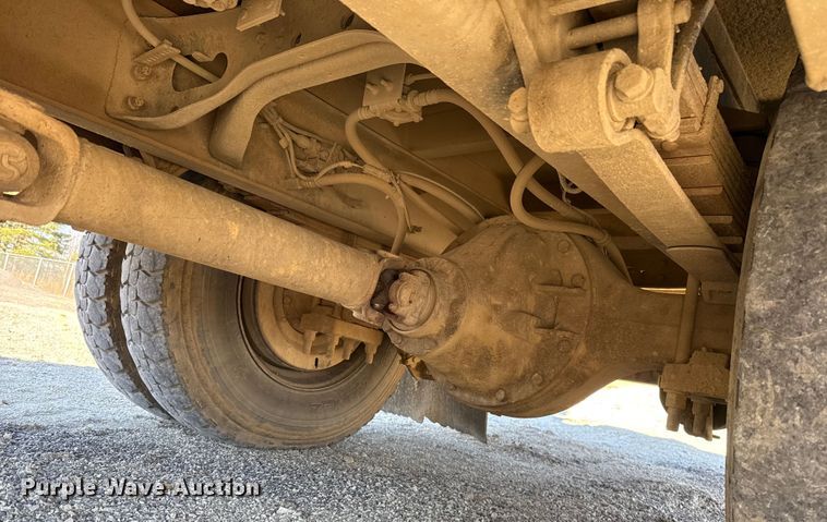 image for item ES5673 2005 International 7300 Crew Cab flatbed truck