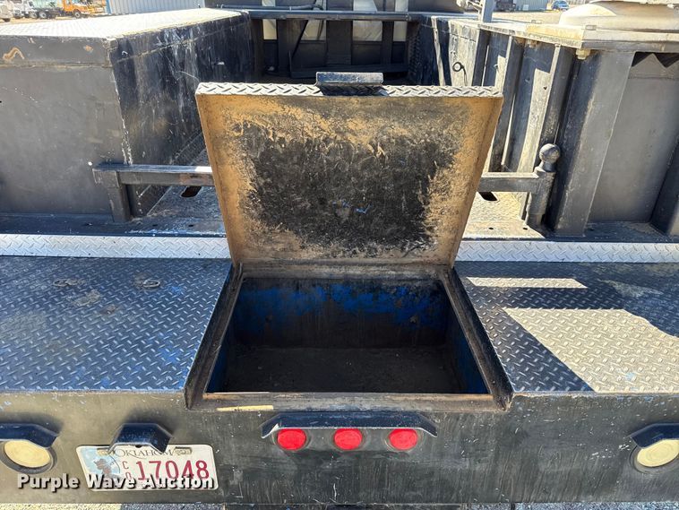 image for item ES5673 2005 International 7300 Crew Cab flatbed truck