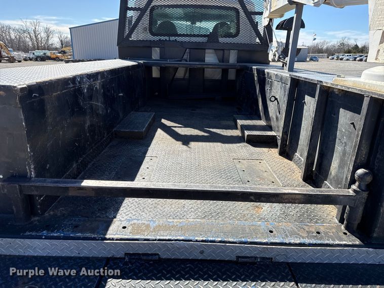 image for item ES5673 2005 International 7300 Crew Cab flatbed truck