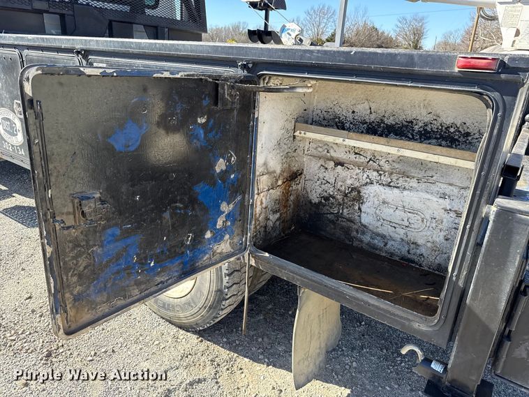 image for item ES5673 2005 International 7300 Crew Cab flatbed truck