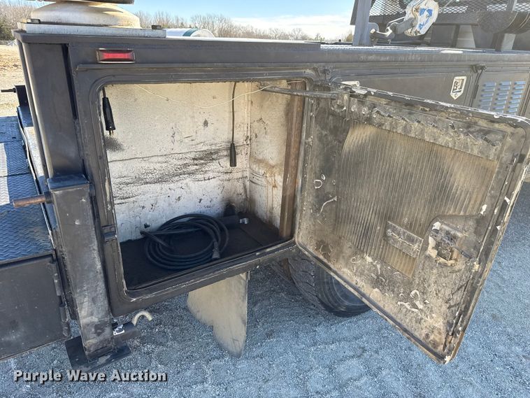 image for item ES5673 2005 International 7300 Crew Cab flatbed truck