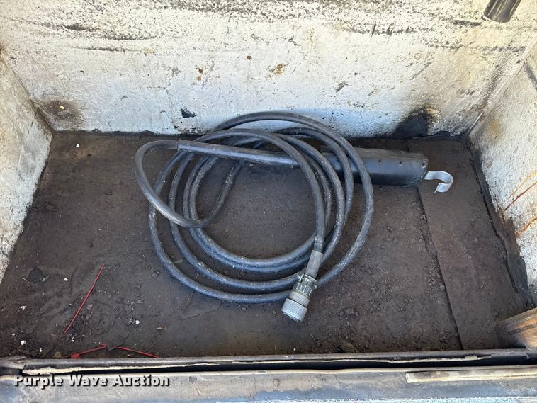 image for item ES5673 2005 International 7300 Crew Cab flatbed truck