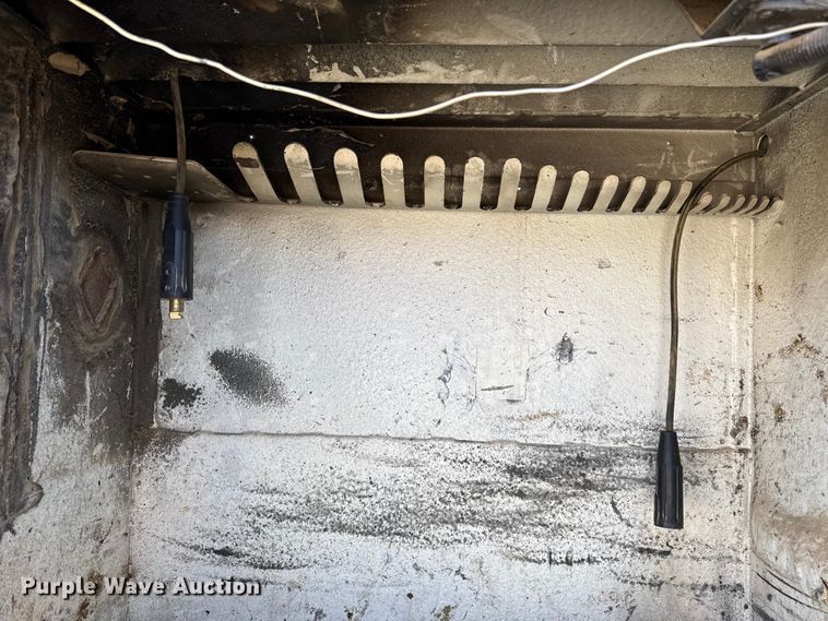 image for item ES5673 2005 International 7300 Crew Cab flatbed truck