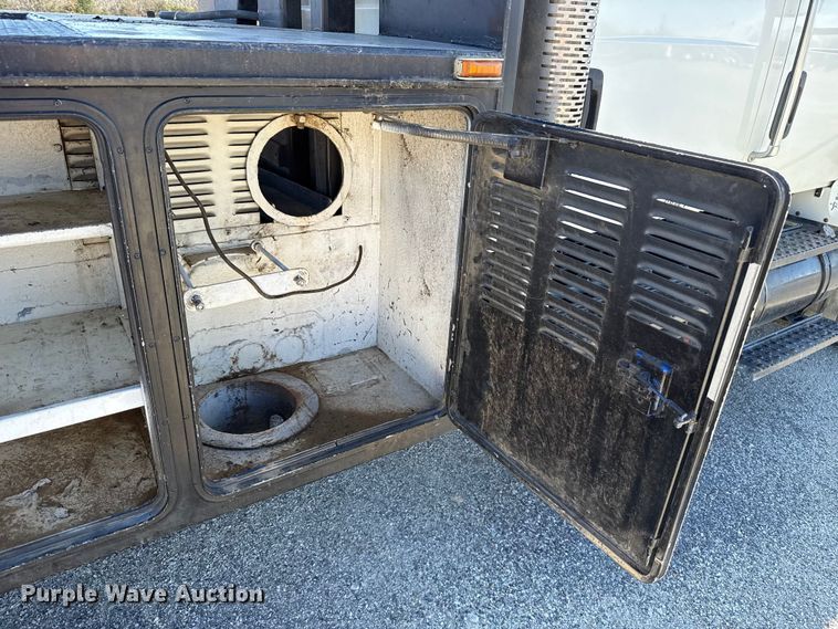 image for item ES5673 2005 International 7300 Crew Cab flatbed truck