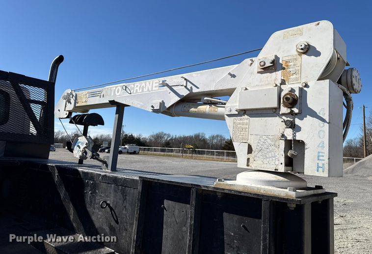 image for item ES5673 2005 International 7300 Crew Cab flatbed truck