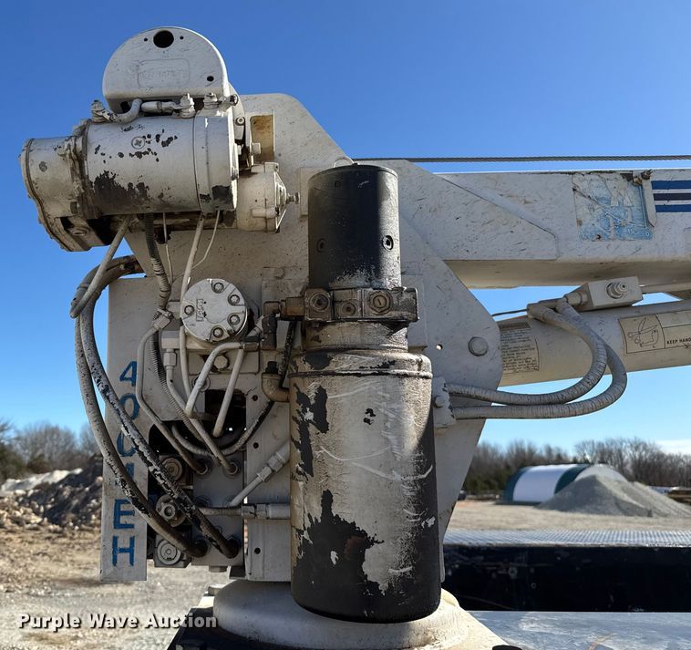 image for item ES5673 2005 International 7300 Crew Cab flatbed truck