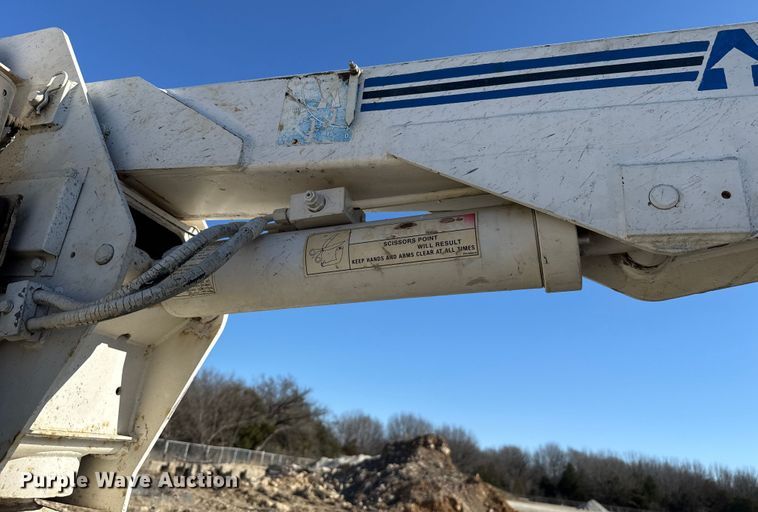 image for item ES5673 2005 International 7300 Crew Cab flatbed truck