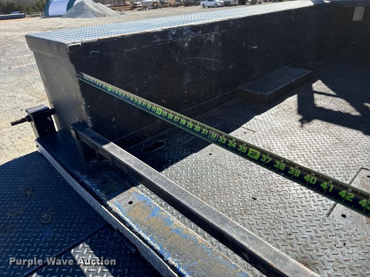 image for item ES5673 2005 International 7300 Crew Cab flatbed truck