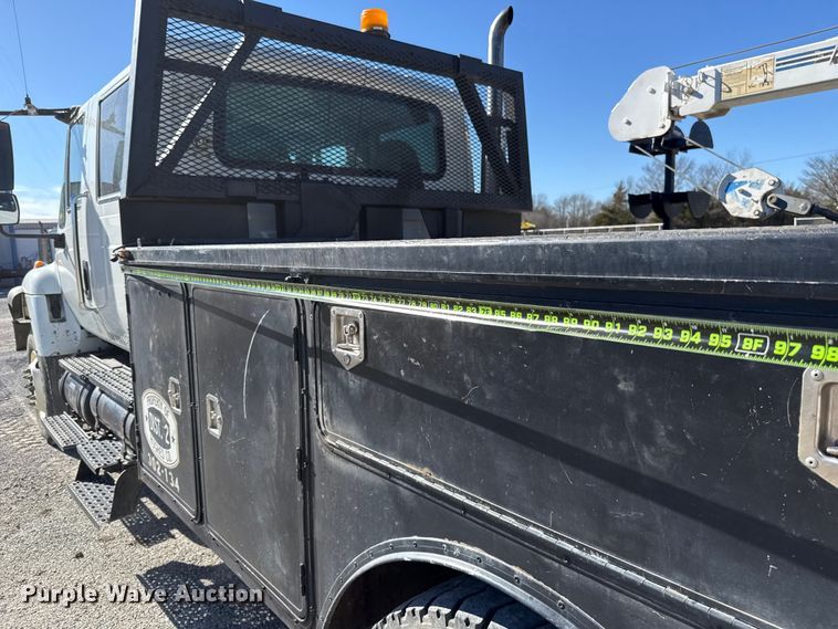 image for item ES5673 2005 International 7300 Crew Cab flatbed truck