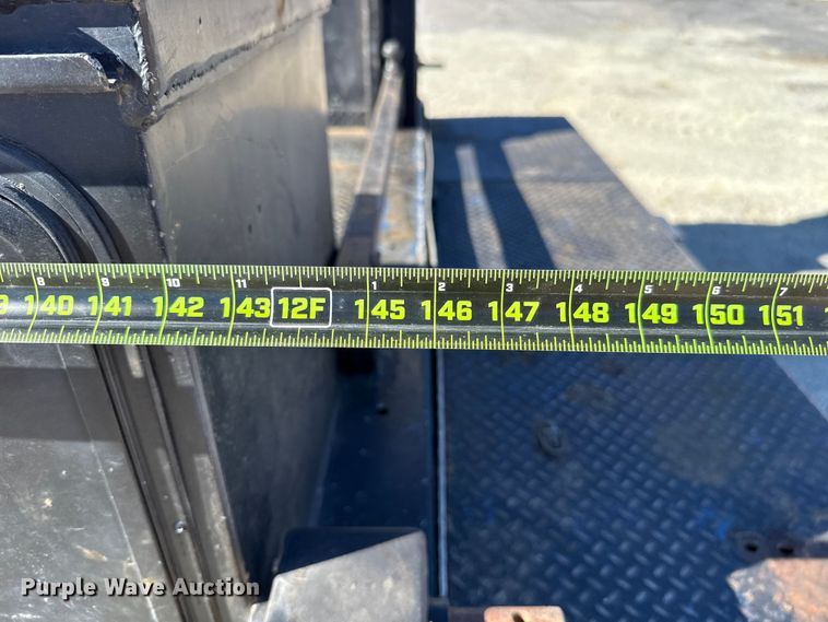 image for item ES5673 2005 International 7300 Crew Cab flatbed truck