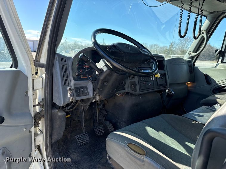 image for item ES5673 2005 International 7300 Crew Cab flatbed truck