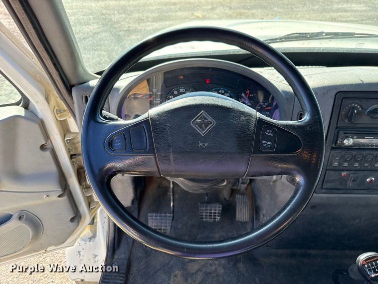 image for item ES5673 2005 International 7300 Crew Cab flatbed truck