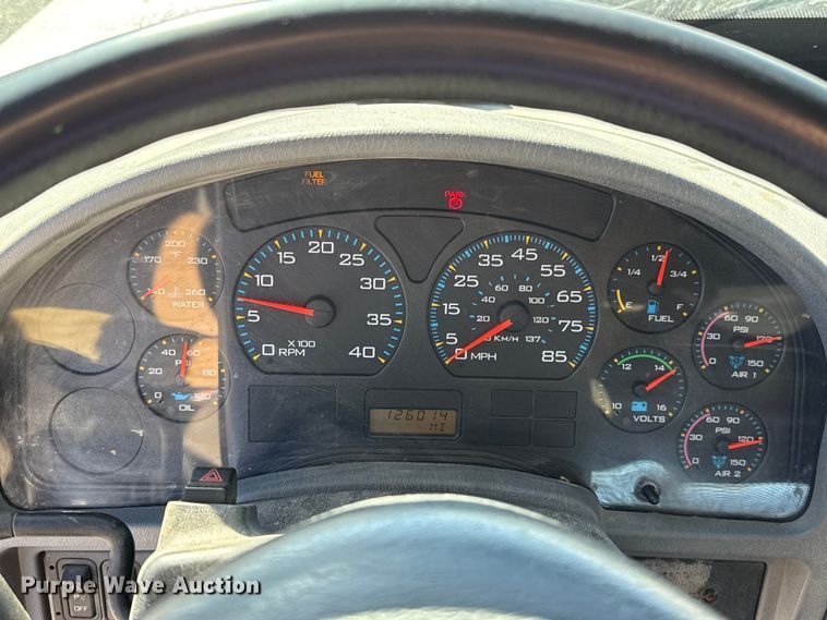 image for item ES5673 2005 International 7300 Crew Cab flatbed truck