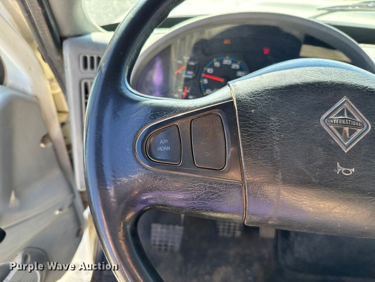 image for item ES5673 2005 International 7300 Crew Cab flatbed truck