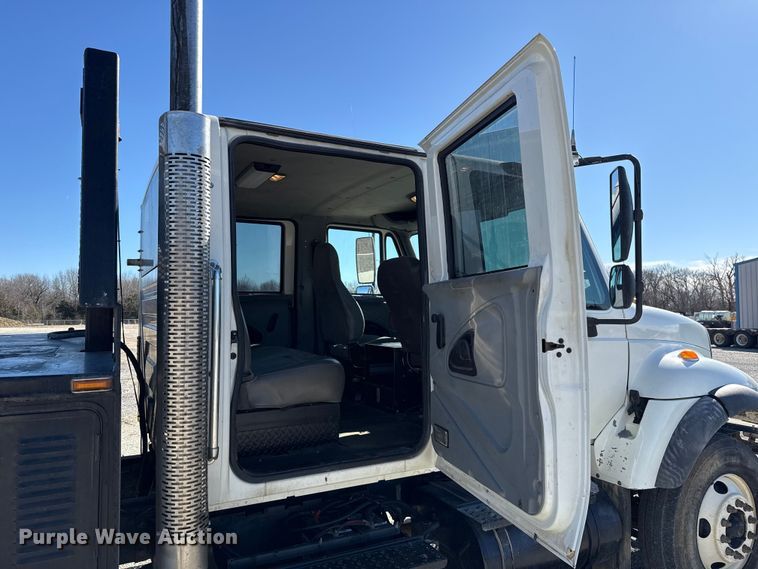 image for item ES5673 2005 International 7300 Crew Cab flatbed truck