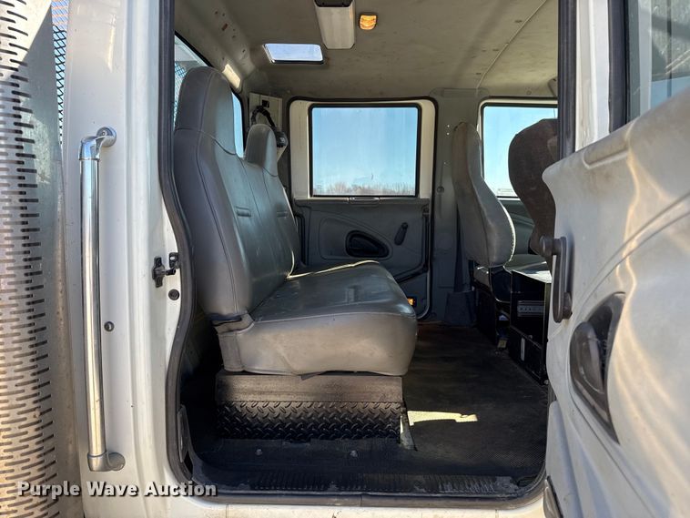 image for item ES5673 2005 International 7300 Crew Cab flatbed truck