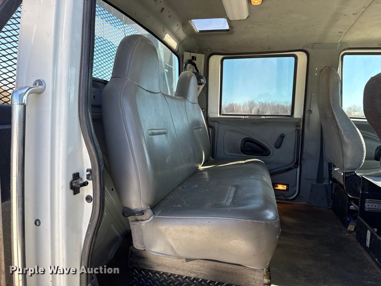 image for item ES5673 2005 International 7300 Crew Cab flatbed truck