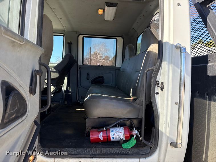 image for item ES5673 2005 International 7300 Crew Cab flatbed truck