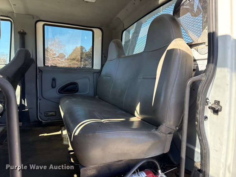 image for item ES5673 2005 International 7300 Crew Cab flatbed truck