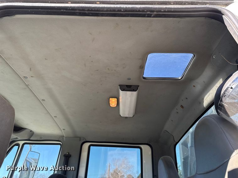 image for item ES5673 2005 International 7300 Crew Cab flatbed truck