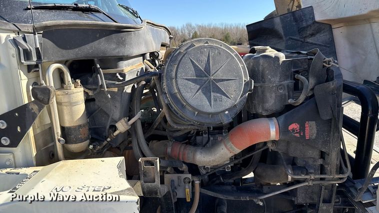 image for item ES5673 2005 International 7300 Crew Cab flatbed truck