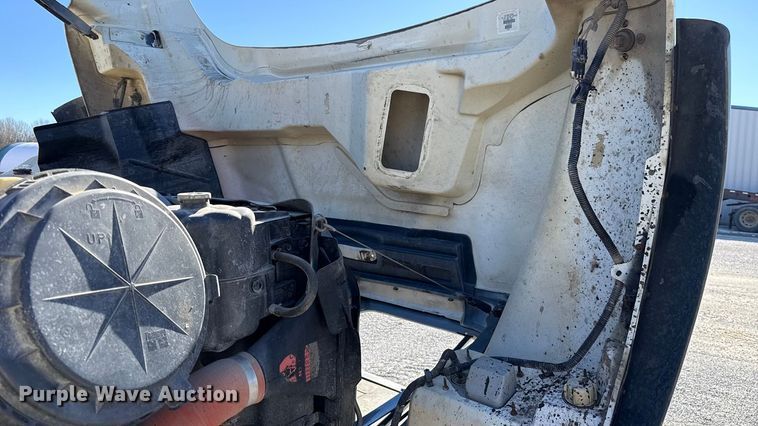 image for item ES5673 2005 International 7300 Crew Cab flatbed truck