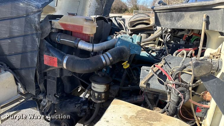 image for item ES5673 2005 International 7300 Crew Cab flatbed truck