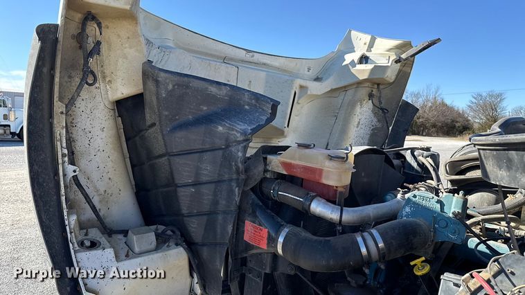 image for item ES5673 2005 International 7300 Crew Cab flatbed truck