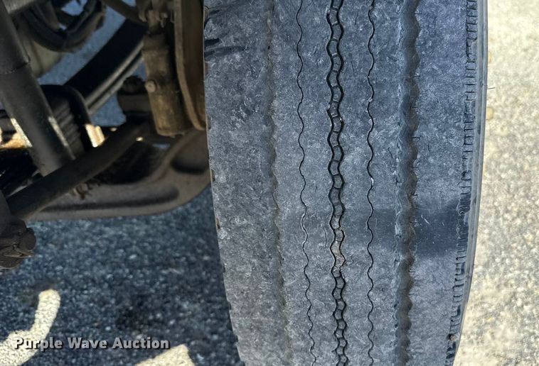 image for item ES5673 2005 International 7300 Crew Cab flatbed truck