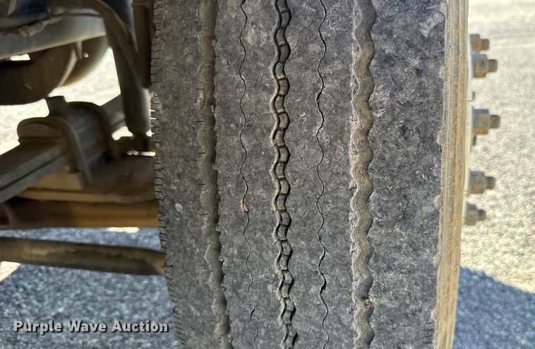 image for item ES5673 2005 International 7300 Crew Cab flatbed truck